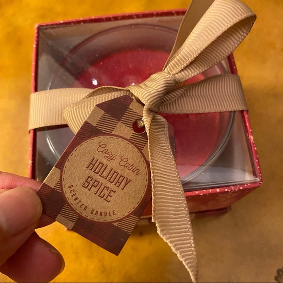 NWT Holiday Spice 6 Oz Red Candle in Box - Picture 2 of 3